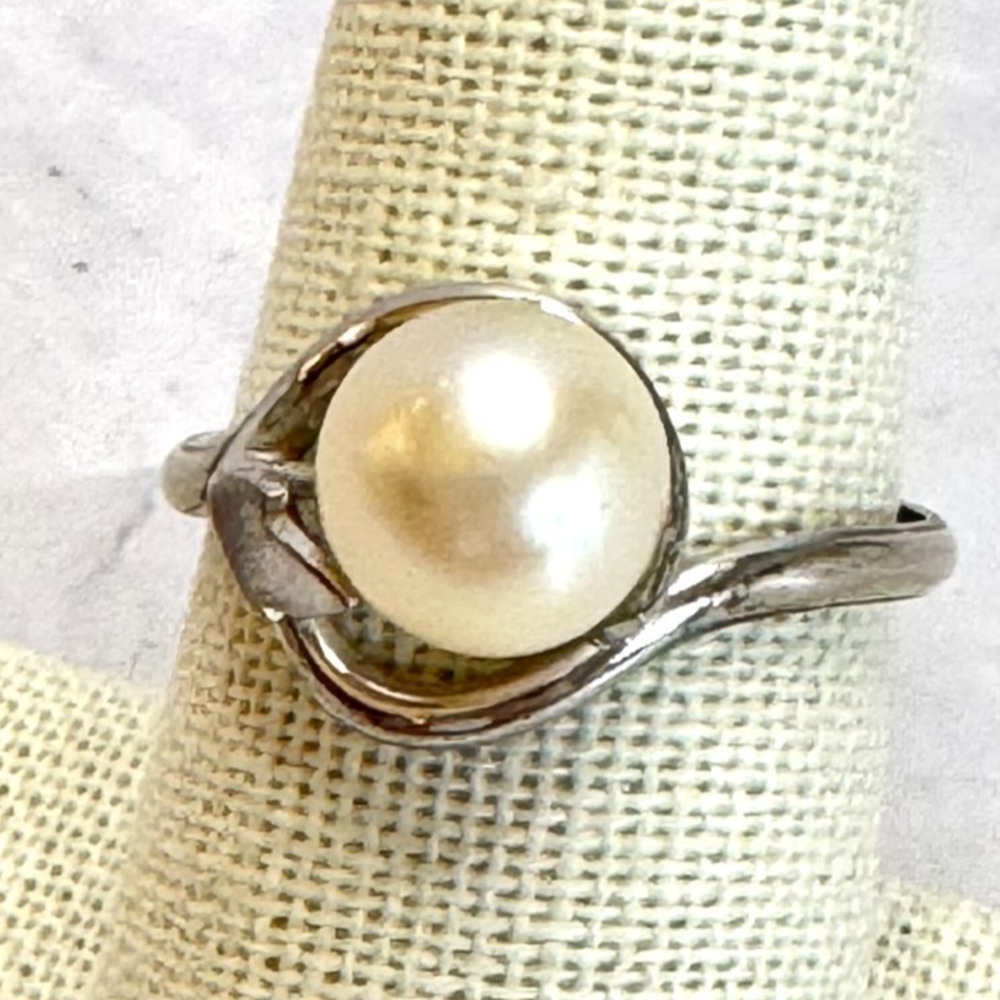 Vintage Sterling Silver Faux Pearl Ring Bypass Leaf Large 1/4" Pearl Size 8
